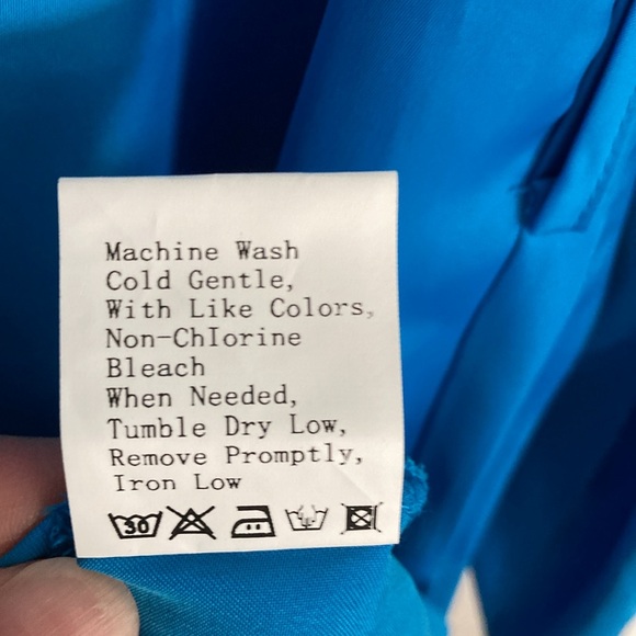 Pretty Garden, Blue V Neck Dress with button front and long puff sleeves. Size M - Picture 10 of 10